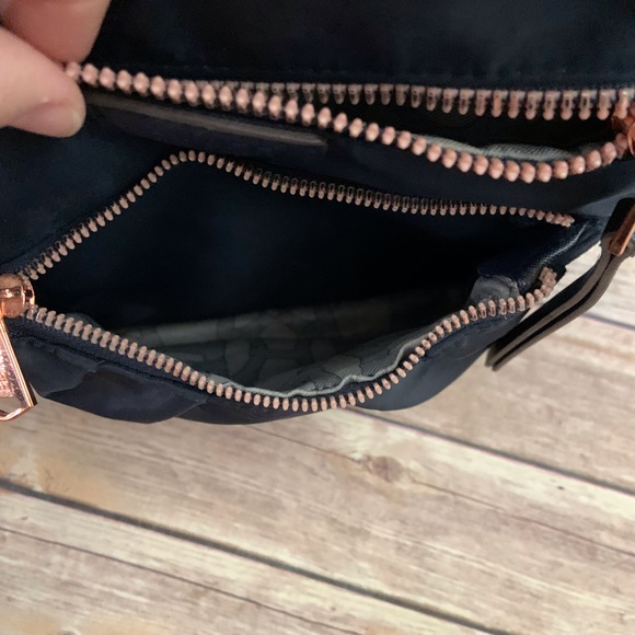 AMIEE Kestenberg Crossbody Purse - Picture 8 of 8